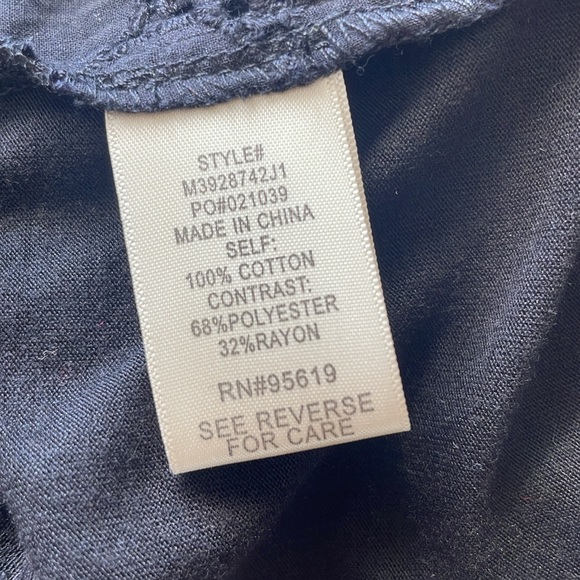 JohnPaulRichard Black Button Down Collard Tank w/Circle Punch Out Front - Small - Picture 6 of 7